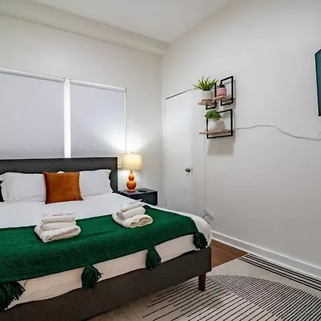 Beautiful Magnificent Mile Street That Sleeps 8 Guests Chicago