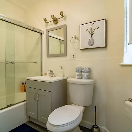 Apartment Beautiful Magnificent Mile Street That Sleeps 8 Guests *