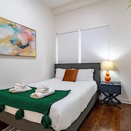 Beautiful Magnificent Mile Street That Sleeps 8 Guests Chicago