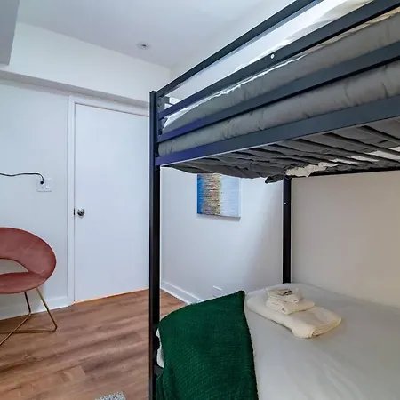 Beautiful Magnificent Mile Street That Sleeps 8 Guests Chicago