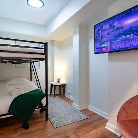 Apartment Beautiful Magnificent Mile Street That Sleeps 8 Guests
