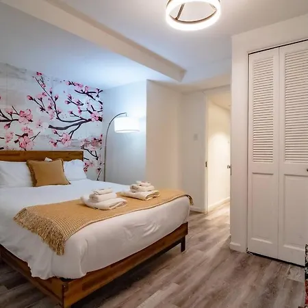 Apartment Japanese Themed 2br In Gold Coast For Up To 4 Guests