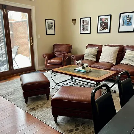 4 Bedroom In Location Parking Fireplace Back Yard Pets Welcome Holiday home