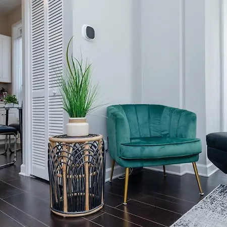 The Secret West Loop Oasis For Up To 4 Guests Apartment