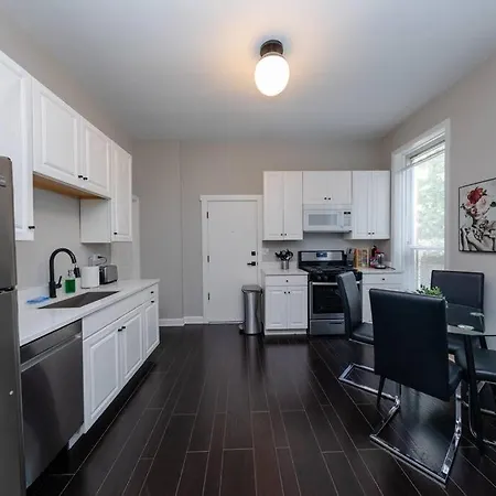 Apartment The Secret West Loop Oasis For Up To 4 Guests *