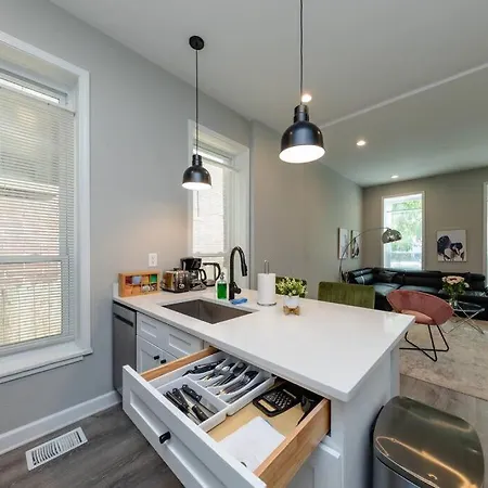 The Secret West Loop Oasis For Up To 4 Guests With In-unit Washer And Dryer Chicago