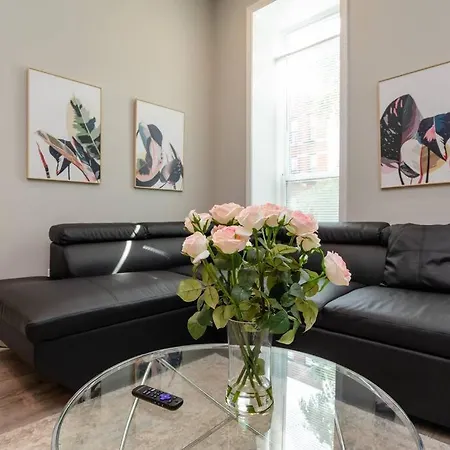 Apartment The Secret West Loop Oasis For Up To 4 Guests With In-unit Washer And Dryer