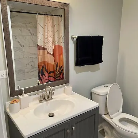 Spacious & Modern 3 Bedroom Wi-fi Free Parking Chicago