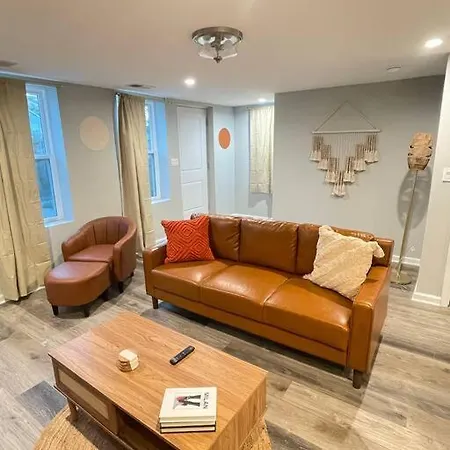 Spacious & Modern 3 Bedroom Wi-fi Free Parking