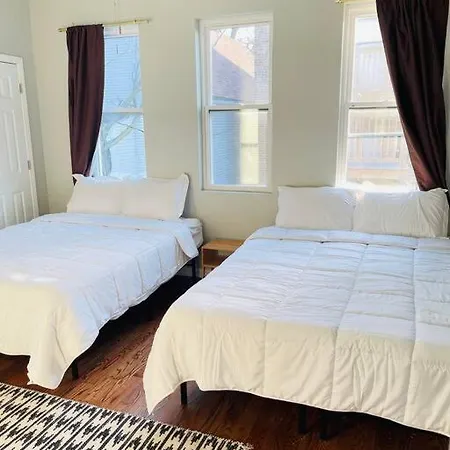 Spacious & Modern 3 Bedroom Wi-fi Free Parking Apartment *