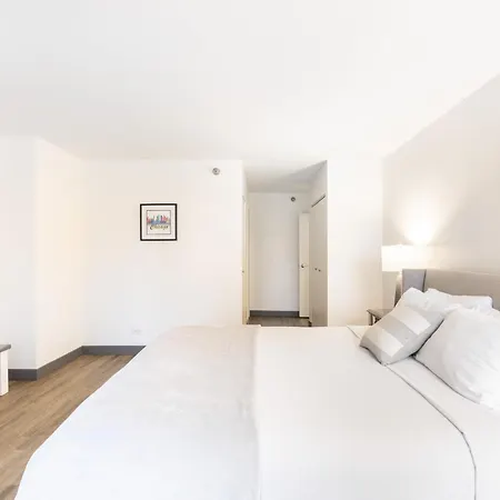 Envitae 3br Luxury Corner Loft With Navy Pier Views Apartment Chicago