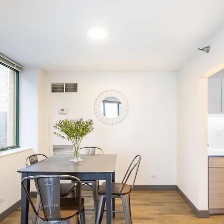 Envitae 3br Luxury Corner Loft With Navy Pier Views *