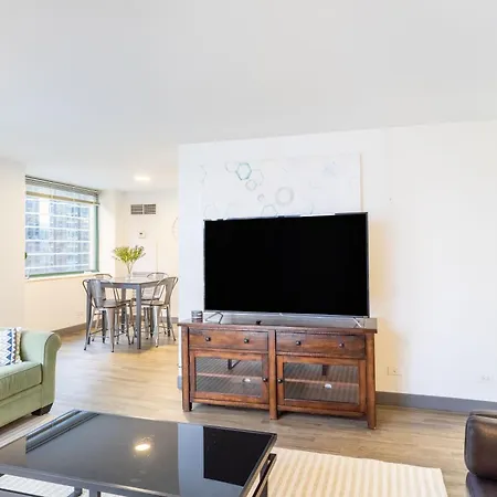Envitae 3br Luxury Corner Loft With Navy Pier Views Apartment