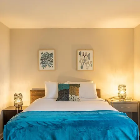 Captivating With Pier Views, Pool And Gym * Chicago