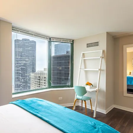 Captivating With Pier Views, Pool And Gym Apartment Chicago