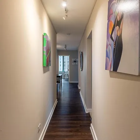 Captivating With Pier Views, Pool And Gym Apartment *