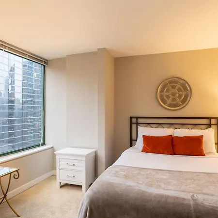 Apartment Captivating With Pier Views, Pool And Gym