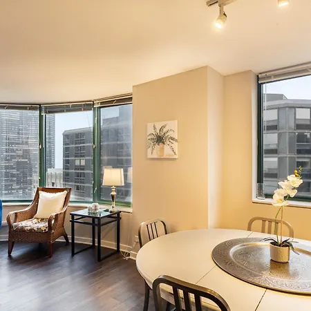 Captivating With Pier Views, Pool And Gym Apartment Chicago