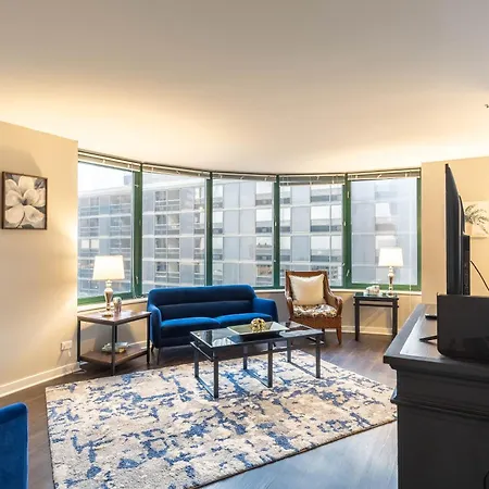 Captivating With Pier Views, Pool And Gym Chicago