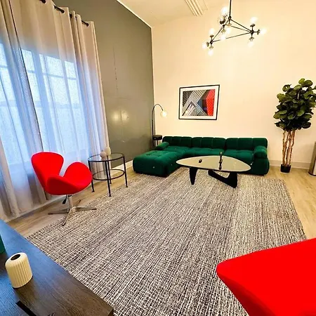 Spacious 5br Luxury Perfect For Groups With Gym Access And Optional Parking Near Mccormick Place, Grant Park And Soldier Field *