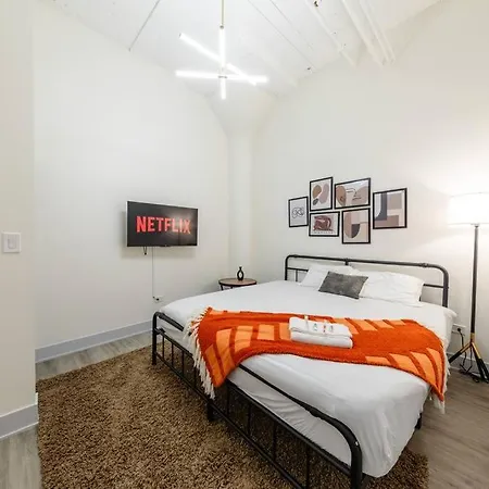 Apartment Spacious 5br Luxury Perfect For Groups With Gym Access And Optional Parking Near Mccormick Place, Grant Park And Soldier Field
