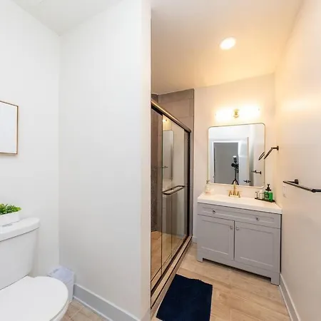 Mccormick 3br/2ba Luxury For Up To 8 Guests With Optional Parking And Gym Access