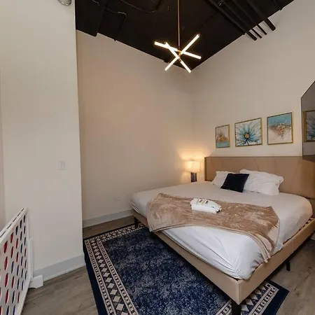 Mccormick 3br/2ba Luxury For Up To 8 Guests With Optional Parking And Gym Access *