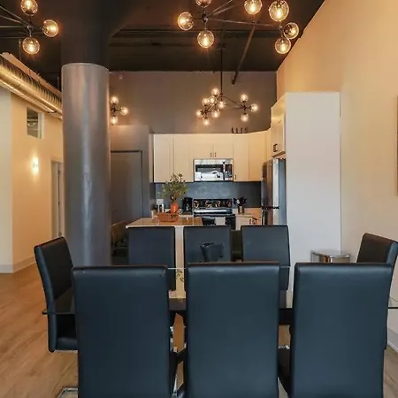 Apartment Spacious 5br Luxury Perfect For Group Sleeps 12 Near Mccormick Place, Grant Park And Soldier Field