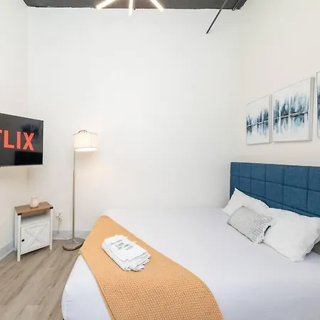 Apartment Spacious 5br Luxury Perfect For Group Sleeps 12 Near Mccormick Place, Grant Park And Soldier Field *