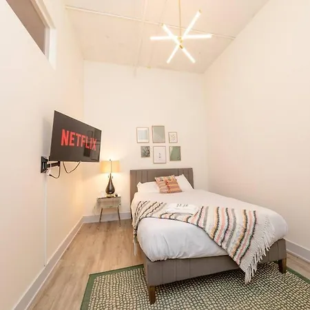 Massive Luxury 5br Loft For Groups Up To 12 Guests With Optional Parking And Gym Access Near Mccormick Place And Soldier Field Apartment Chicago