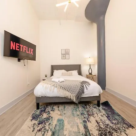 Massive Luxury 5br Loft For Groups Up To 12 Guests With Optional Parking And Gym Access Near Mccormick Place And Soldier Field Apartment