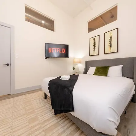 Massive Luxury 5br Loft For Groups Up To 12 Guests With Optional Parking And Gym Access Near Mccormick Place And Soldier Field Apartment *