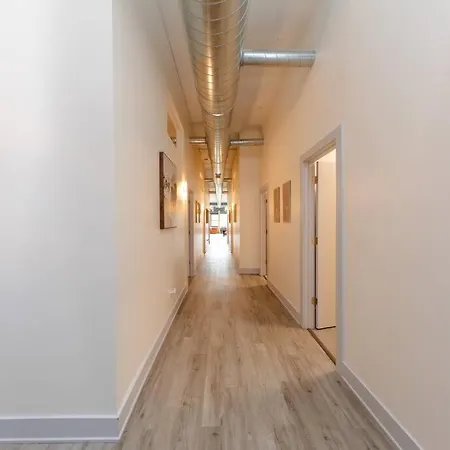 Apartment Massive Luxury 5br Loft For Groups Up To 12 Guests With Optional Parking And Gym Access Near Mccormick Place And Soldier Field *