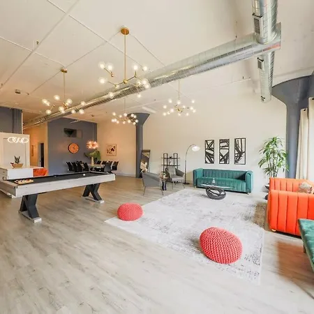 Massive Luxury 5br Loft For Groups Up To 12 Guests With Optional Parking And Gym Access Near Mccormick Place And Soldier Field Apartment