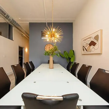 Massive Luxury 5br Loft For Groups Up To 12 Guests With Optional Parking And Gym Access Near Mccormick Place And Soldier Field