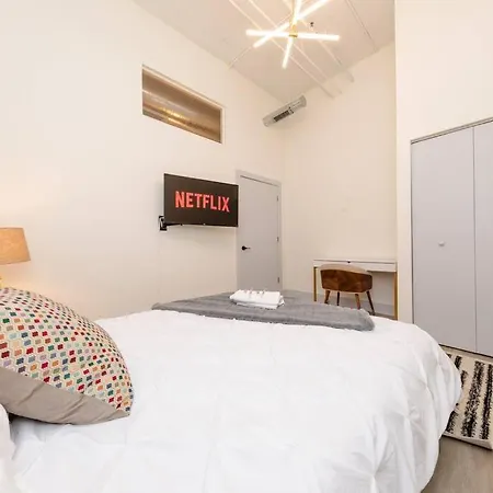 Apartment Massive Luxury 5br Loft For Groups Up To 12 Guests With Optional Parking And Gym Access Near Mccormick Place And Soldier Field *