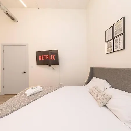 Apartment Massive Luxury 5br Loft For Groups Up To 12 Guests With Optional Parking And Gym Access Near Mccormick Place And Soldier Field Chicago