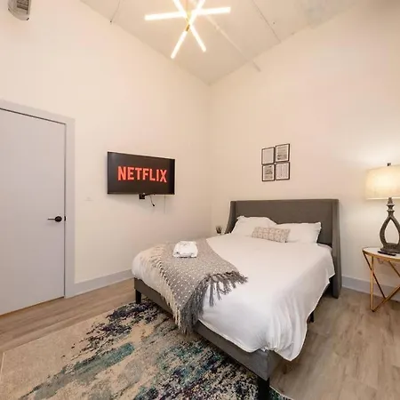 Massive Luxury 5br Loft For Groups Up To 12 Guests With Optional Parking And Gym Access Near Mccormick Place And Soldier Field Apartment Chicago
