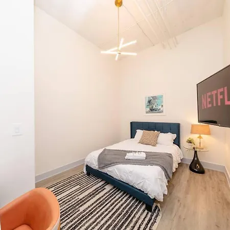 Apartment Massive Luxury 5br Loft For Groups Up To 12 Guests With Optional Parking And Gym Access Near Mccormick Place And Soldier Field Chicago