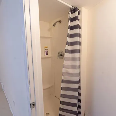 Apartment Discover Chicago, Spacious 4br Retreat W/ Parking Chicago