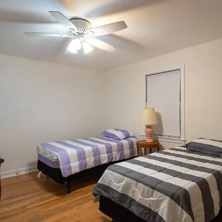 Discover Chicago, Spacious 4br Retreat W/ Parking Apartment