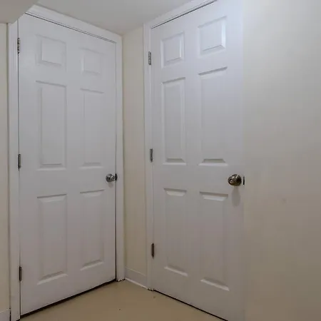Discover Chicago, Spacious 4br Retreat W/ Parking Apartment