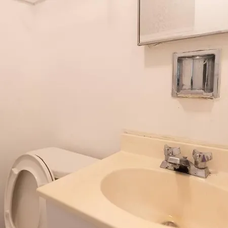 Apartment Discover Chicago, Spacious 4br Retreat W/ Parking