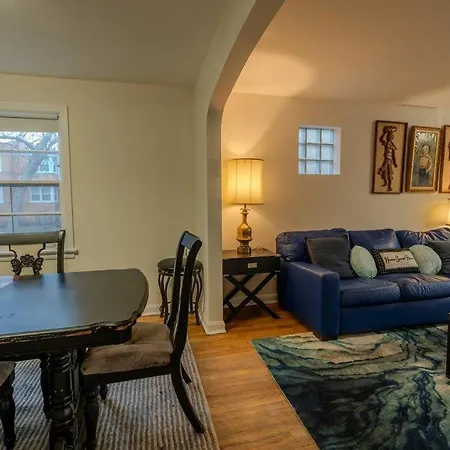Discover Chicago, Spacious 4br Retreat W/ Parking Apartment Chicago