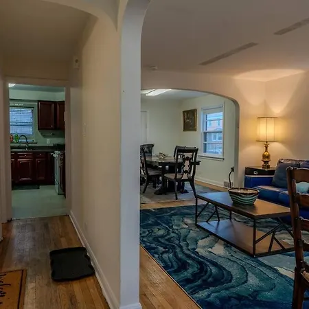 Apartment Discover Chicago, Spacious 4br Retreat W/ Parking Chicago