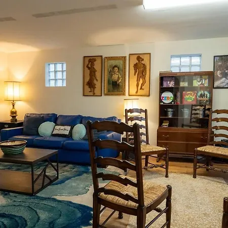 Discover Chicago, Spacious 4br Retreat W/ Parking Apartment