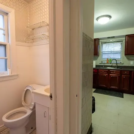 Discover Chicago, Spacious 4br Retreat W/ Parking Apartment