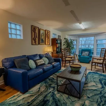 Discover Chicago, Spacious 4br Retreat W/ Parking Chicago