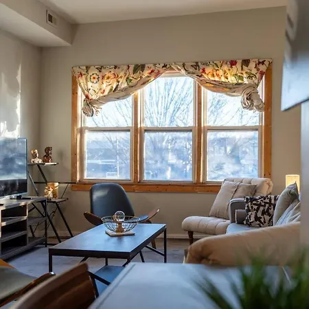 Apartment Cityscape Retreat 3br Haven With Free Parking