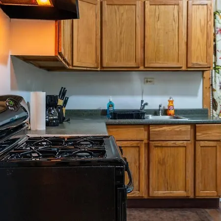 Apartment Cityscape Retreat 3br Haven With Free Parking